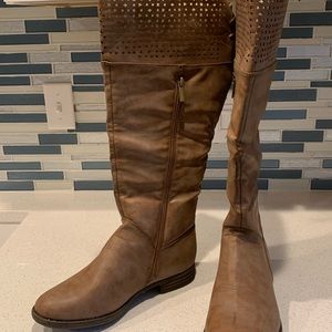 Stylish size 11 boots